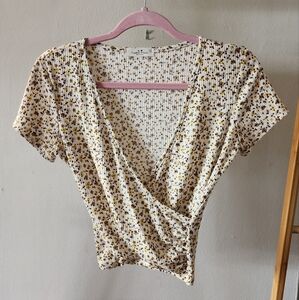 Rebellious Dreamer Floral Crop Top‎ Size Small